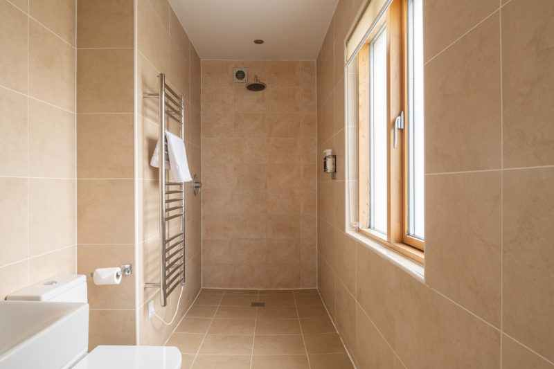 En-suite in Bedroom 2 at Mayflower