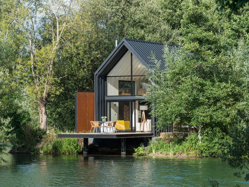 Romantic lodges on Little Horseshoe Lake