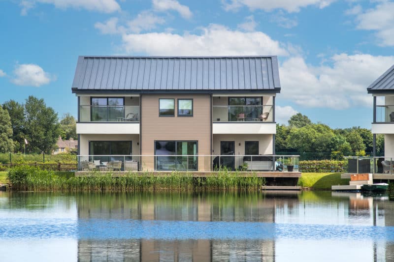 Luxury Lake House Rental in The Cotswolds with a Hot Tub