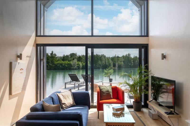 Luxury Holiday Home that sits on the waters edge and benefits from lakeside views