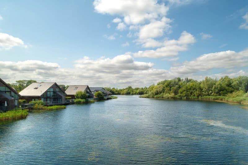 Luxury Lake House in The Cotswolds