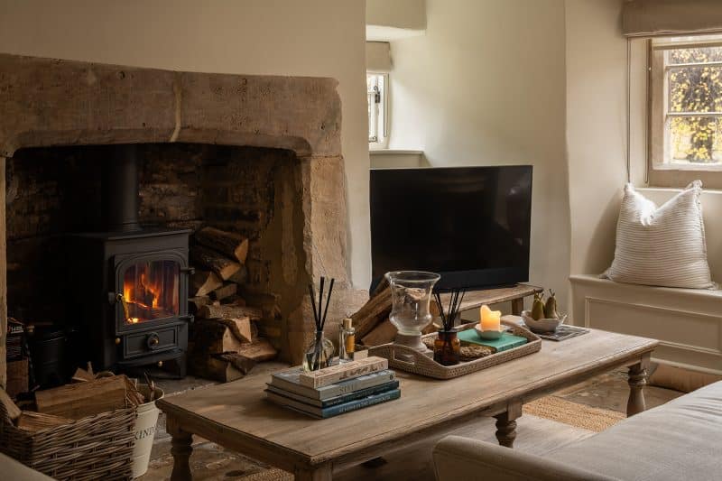 Log Fire - Hill View - A Cosy Cottage in the Heart of Burford