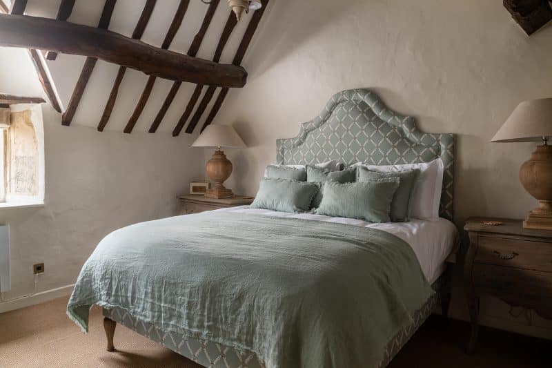Luxuriously comfortable bed - Hill View - A Cosy Cottage in the Heart of Burford