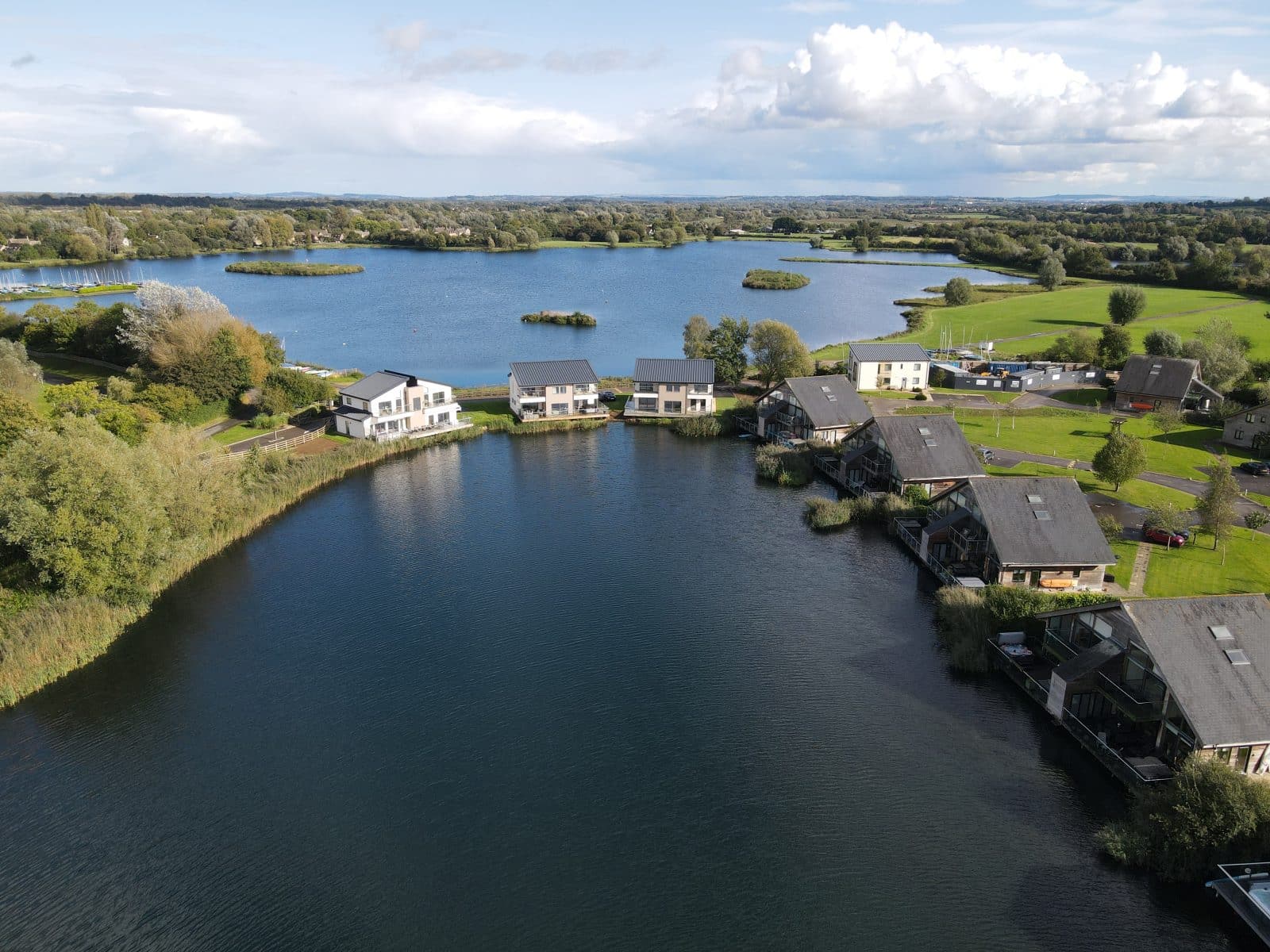 Waters Edge at Cotswold Lakes