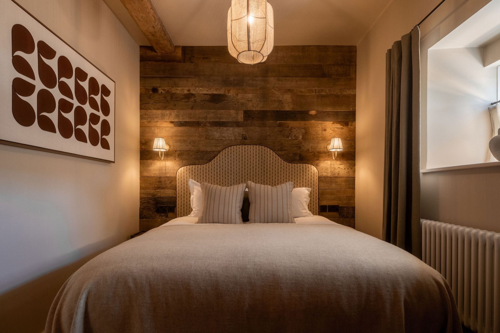 Third bedroom with upholstered headboard at White Hart Cottage holiday cottage, Stow-on-the-Wold