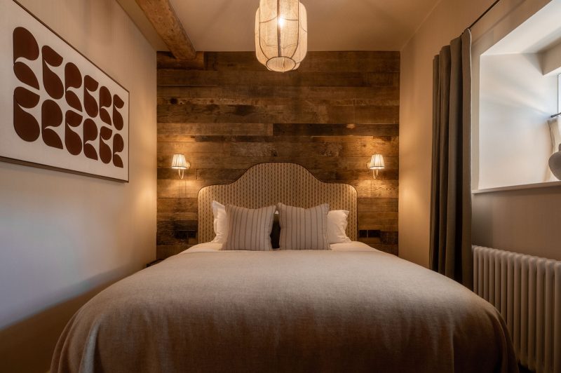 Third bedroom with upholstered headboard at White Hart Cottage holiday cottage, Stow-on-the-Wold